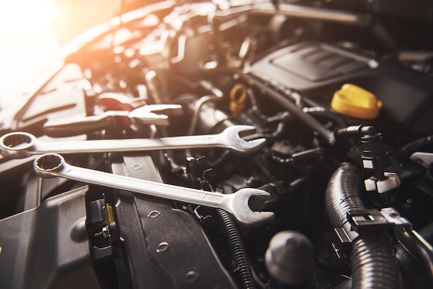 Por qué el motor de tu coche pierde potencia y cómo solucionarlo